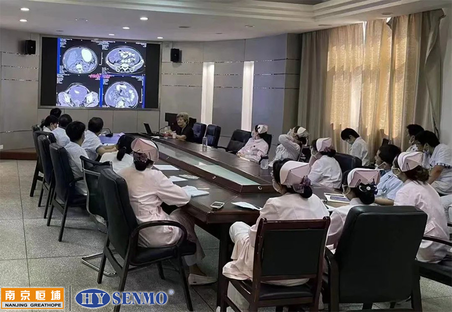 興化市人民醫(yī)院特邀江蘇省人民醫(yī)院上海熱療室主任王榕生教授來新區(qū)院區(qū)作腫瘤上海熱療的專題報告